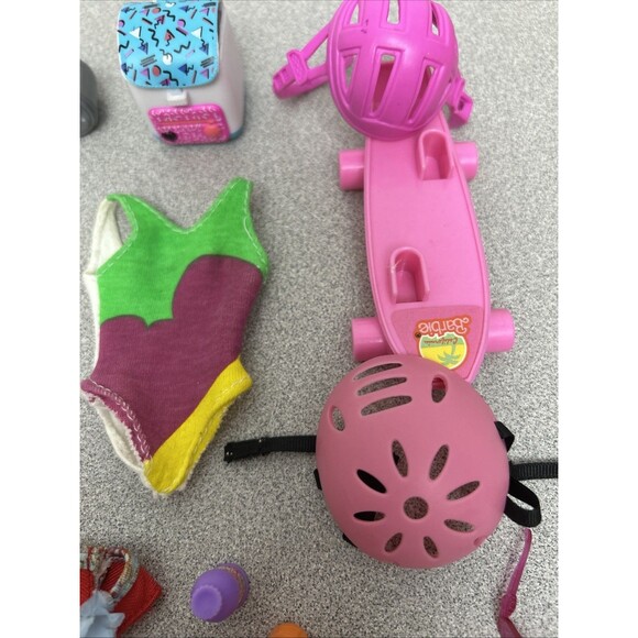 Vintage Barbie Beach Fun Accessories, Towel, Swimsuits, Sunglasses, And More - Picture 6 of 13